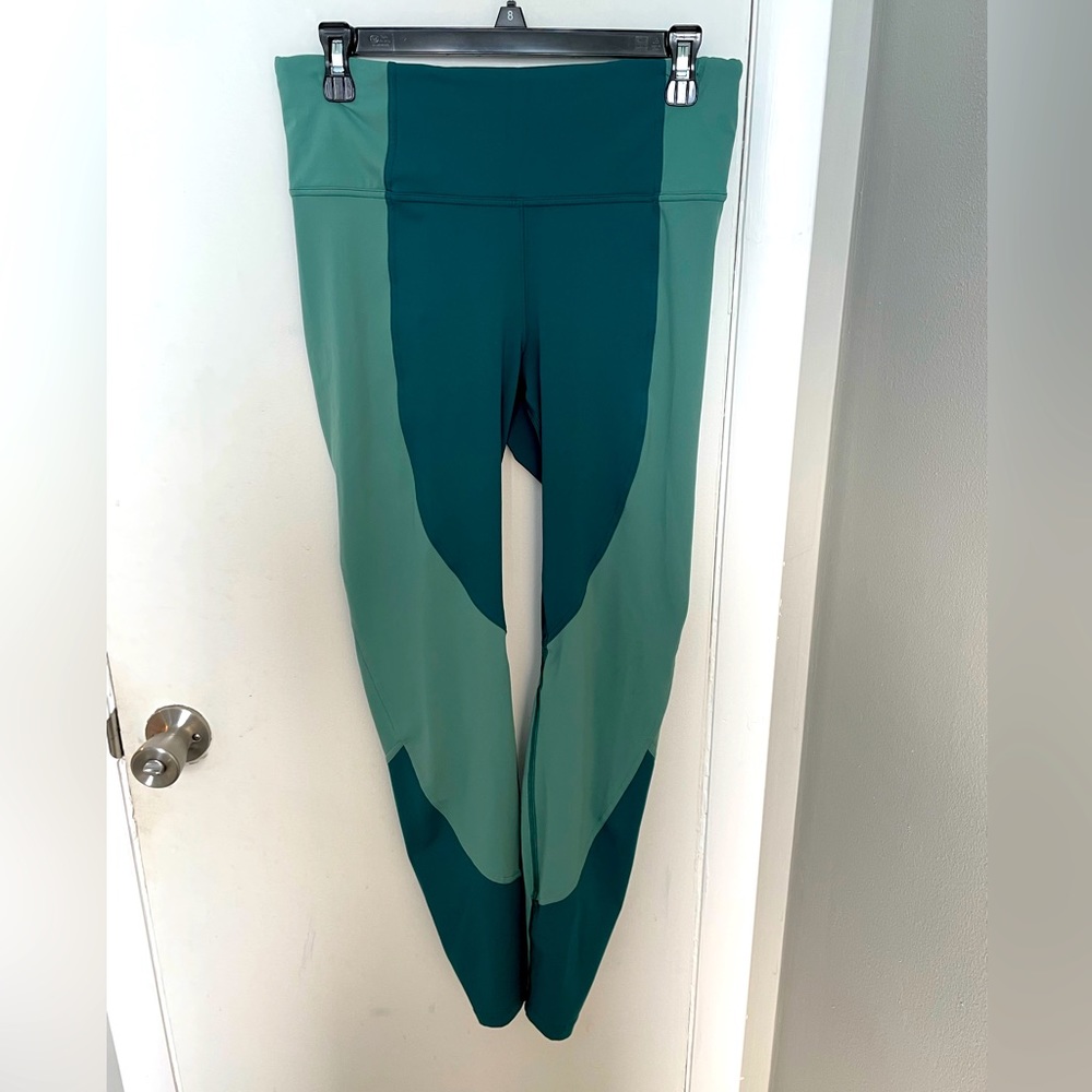 Lululemon Wake and Train Tight (leggings)